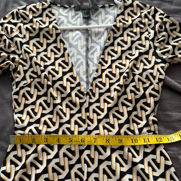 FOREVER 21 - Step into this stylish midi dress links pattern dress! Like new! - Picture 2 of 4
